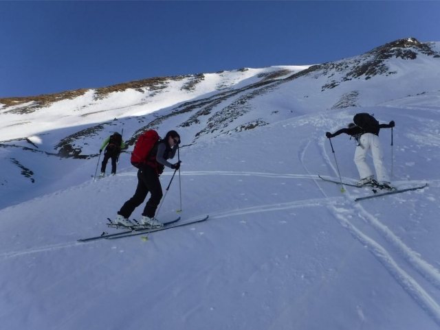  Skieurs sur la piste 